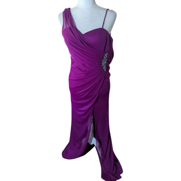 Cachet Y2K Magenta Evening Prom Long Strappy Gown rhinestone Beaded Accent Sz 2 - Picture 1 of 9